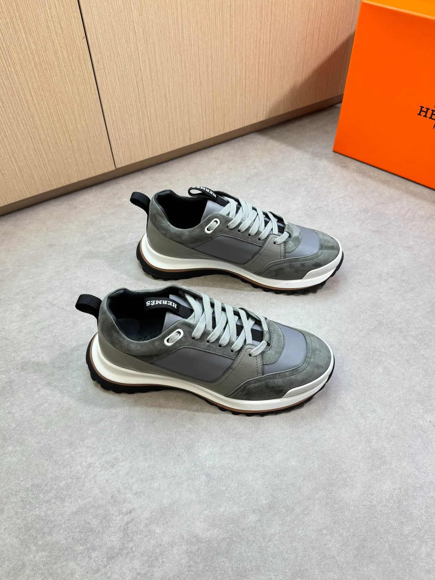 Men's shoes 💰740 [HERMES] Hermès - High-end quality original single casual sports shoes - Upper: 🔝 Nappa calfskin, palm-print cowhide, suede sheepskin leather, tongue. Heel. Brand logo webbing - Lining: brand canvas, foot pad; water-dyed cowhide - Outsole: ultra-light T men's shoes 💰U foam rubber; two-color molded outsole -Ultra-high quality control·Fine workmanship: highlighted (high-end·nobility·grade) -Size: 39-44 (38, 45, can be customized)·0118